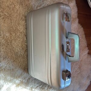Halliburton Zero briefcase
